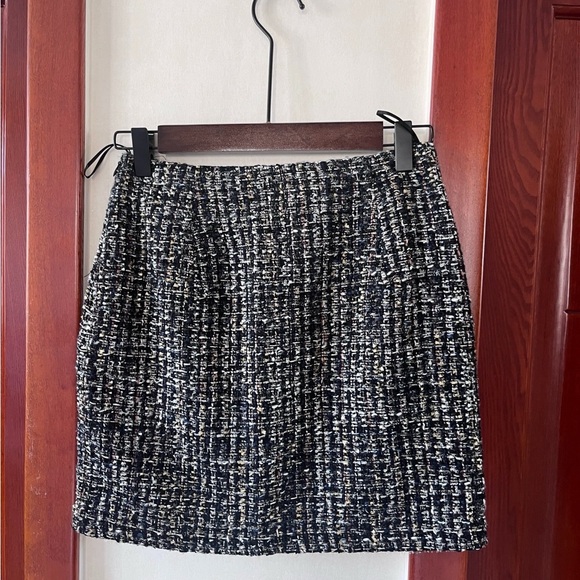 Textured Mini Skirt - Picture 7 of 7